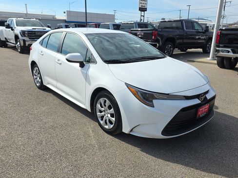 Used 2024 Toyota Corolla LE image 2