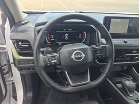 Used 2025 Nissan Rogue SL w/ SL Premium Package FWD image 10