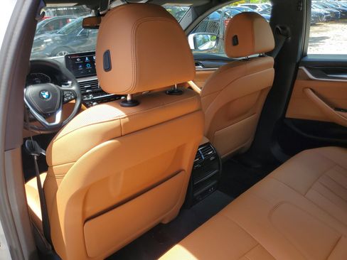 Used 2022 BMW 530i xDrive w/ Convenience Package image 12