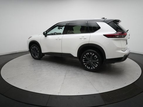 Certified 2025 Nissan Rogue SL w/ Tech Package image 12