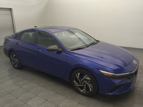 Used 2025 Hyundai Elantra Sport FWD image 11