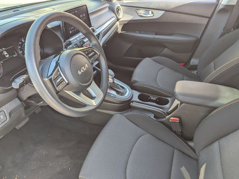 Certified 2024 Kia Forte LXS w/ LXS Technology Package image 18
