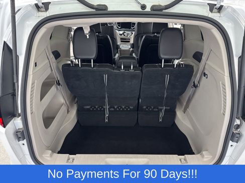 Used 2023 Chrysler Pacifica Touring-L FWD image 39
