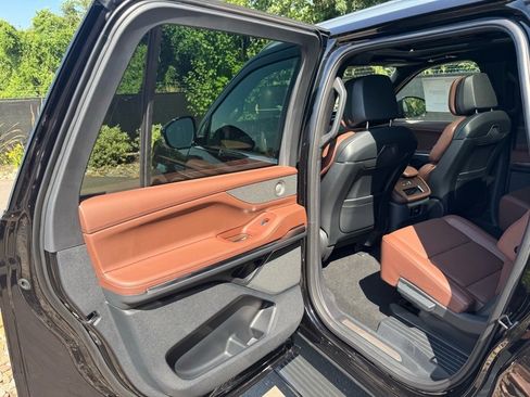 New 2025 Lincoln Navigator L Reserve image 21