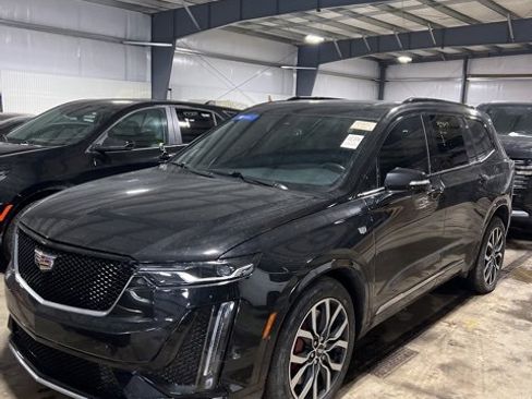 Used 2022 Cadillac XT6 Sport image 1
