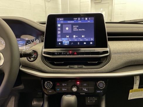 New 2026 Jeep Compass Latitude image 10