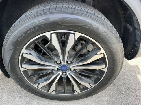 Used 2022 Ford Escape SEL w/ SEL Stealth AWD Package image 9