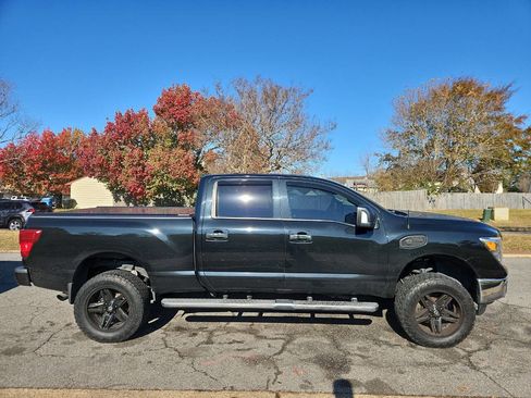 Used 2019 Nissan Titan SV w/ SV Convenience Package image 7