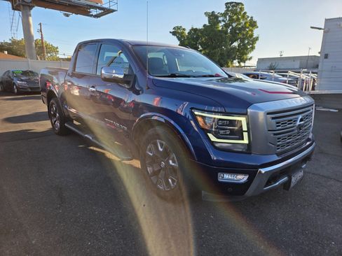 Used 2020 Nissan Titan Platinum Reserve w/ Moonroof Package AWD/4WD image 5