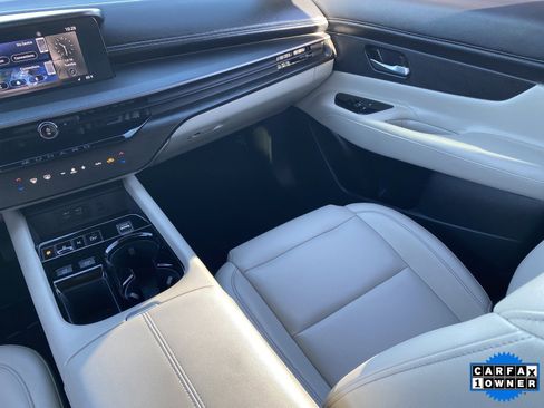 Used 2025 Nissan Murano SV image 17