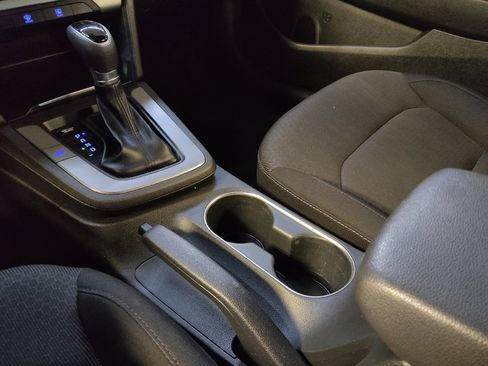 Used 2018 Hyundai Elantra SE FWD image 26