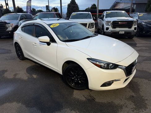Used 2017 MAZDA MAZDA3 Grand Touring FWD image 3