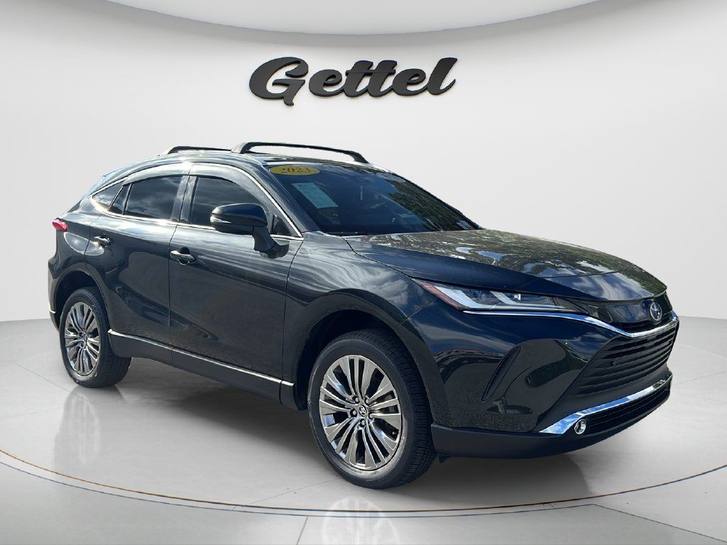 Used 2023 Toyota Venza XLE AWD/4WD image 3