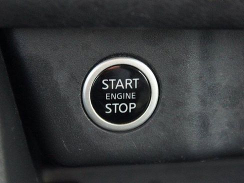 Used 2023 Nissan Rogue S image 7