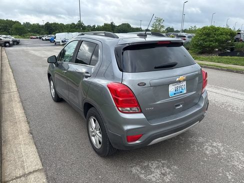 Used 2020 Chevrolet Trax LT w/ Sun & Sound Package FWD image 4