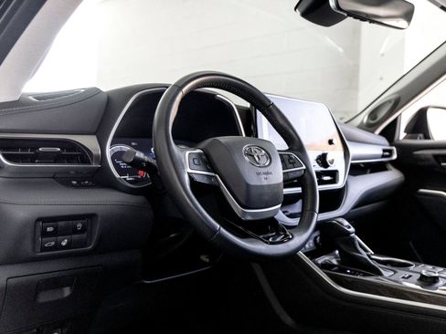 Used 2023 Toyota Highlander Limited AWD/4WD image 13