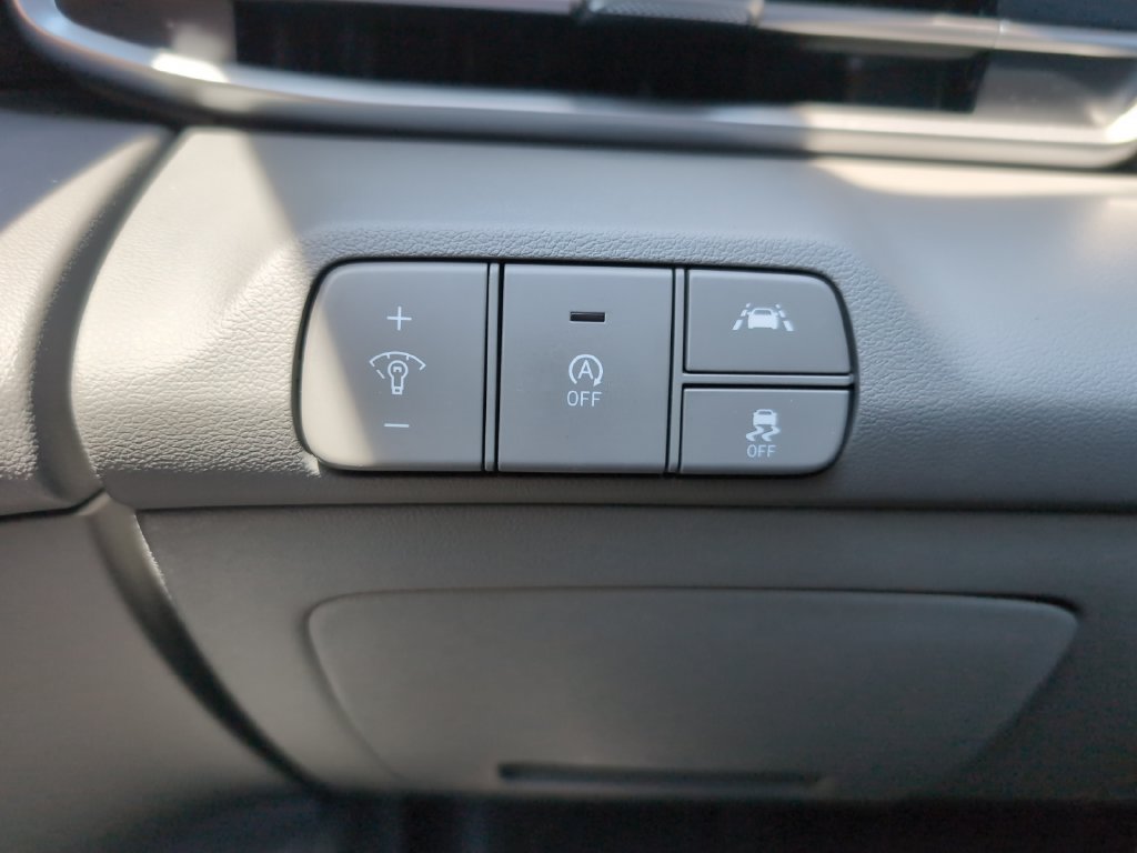 Used 2021 Hyundai Elantra SE FWD image 12