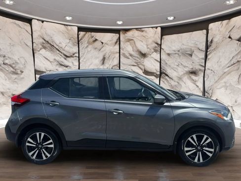 Used 2020 Nissan Kicks SV image 2