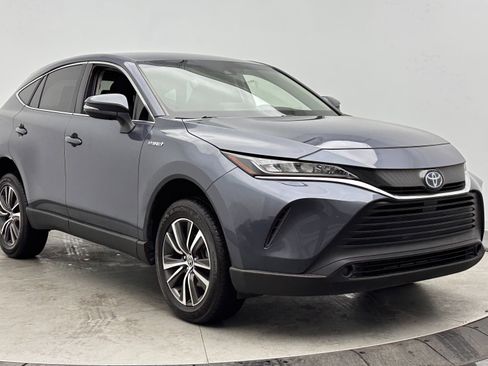 Used 2021 Toyota Venza LE AWD/4WD image 3