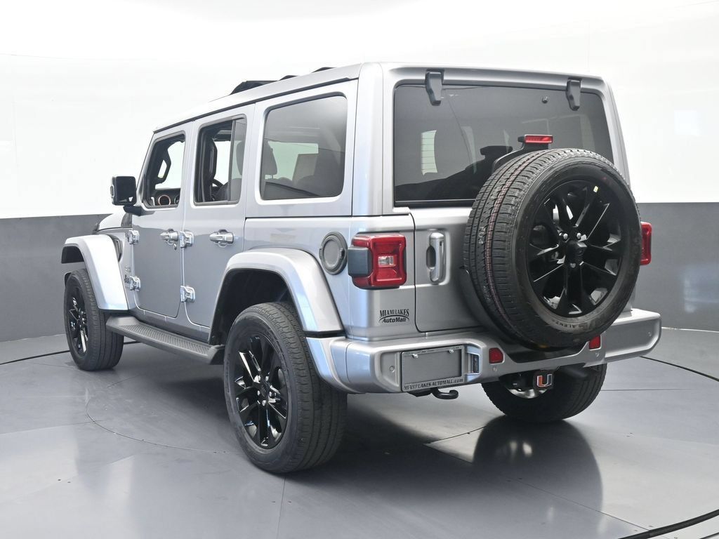 Used 2021 Jeep Wrangler Unlimited Sahara AWD/4WD image 4