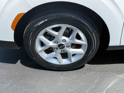 Used 2025 Kia Soul LX w/ LX Technology Package FWD image 10