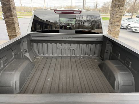 Used 2022 GMC Sierra 1500 AT4 w/ AT4 Preferred Package image 10