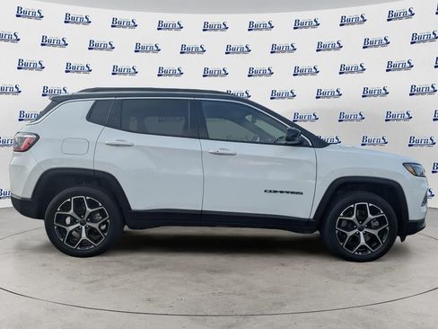 Used 2025 Jeep Compass Limited AWD/4WD image 2