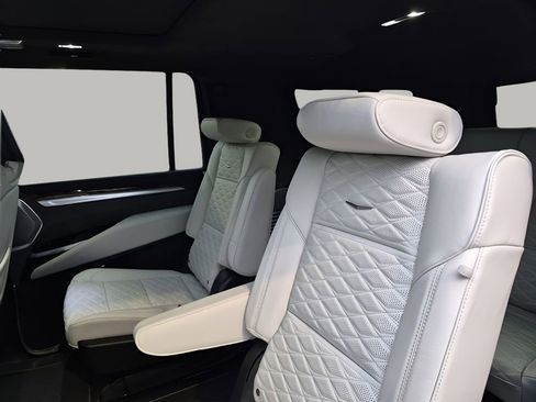 New 2026 Cadillac Escalade ESV Platinum Sport w/ LPO, ONYX Package AWD/4WD image 22