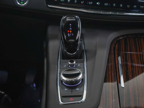 Used 2023 Cadillac Escalade Premium Luxury AWD/4WD image 22