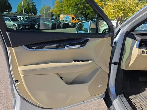 Used 2018 Cadillac XT5 FWD image 10