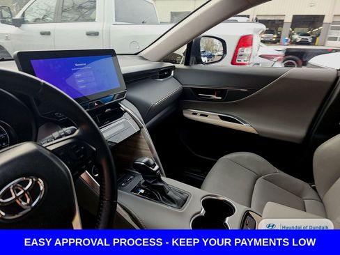 Used 2024 Toyota Venza XLE image 10