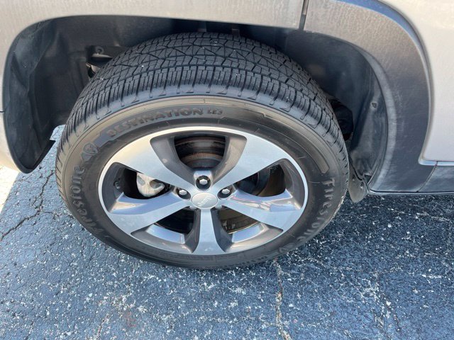 Used 2019 Jeep Cherokee Limited w/ Luxury Group FWD image 6