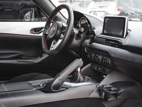 Used 2016 MAZDA MX-5 Miata Club image 29