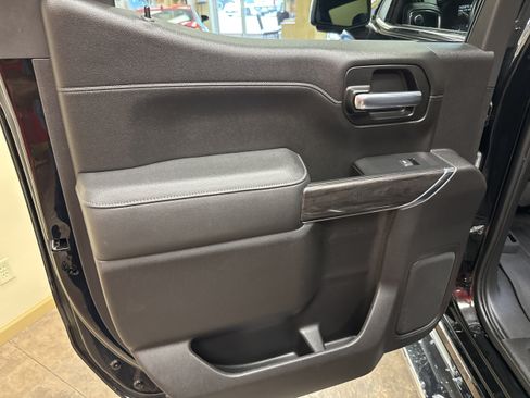 Used 2021 Chevrolet Silverado 1500 LTZ AWD/4WD image 11
