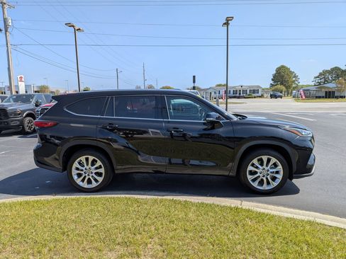 Used 2023 Toyota Highlander Limited image 4