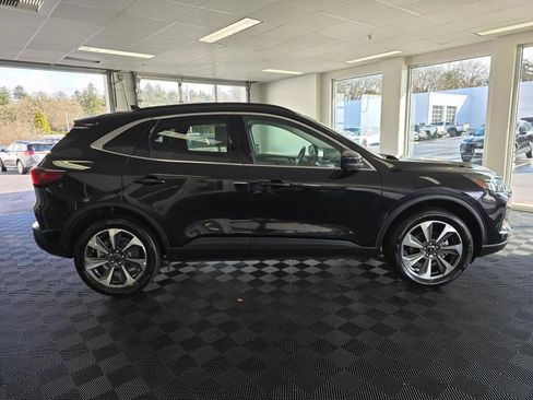 Used 2024 Ford Escape Platinum image 3