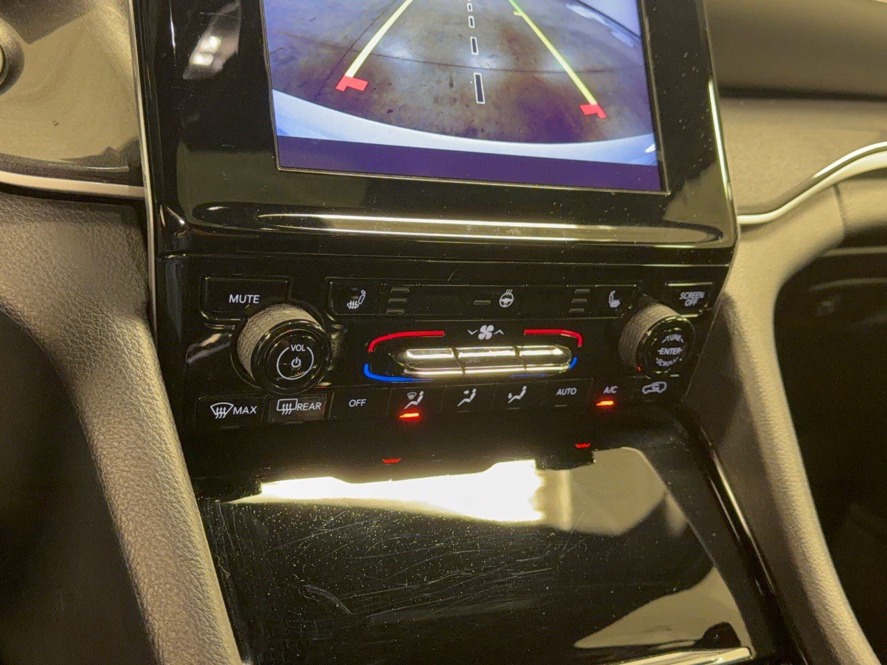 Used 2023 Jeep Grand Cherokee Altitude AWD/4WD image 22