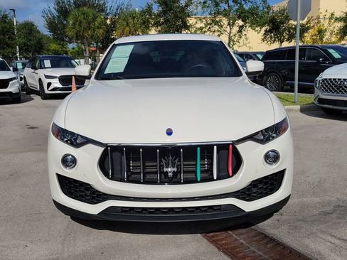 Used 2018 Maserati Levante AWD/4WD image 2