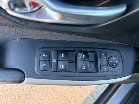 Used 2018 Jeep Cherokee Latitude w/ Altitude Package image 18