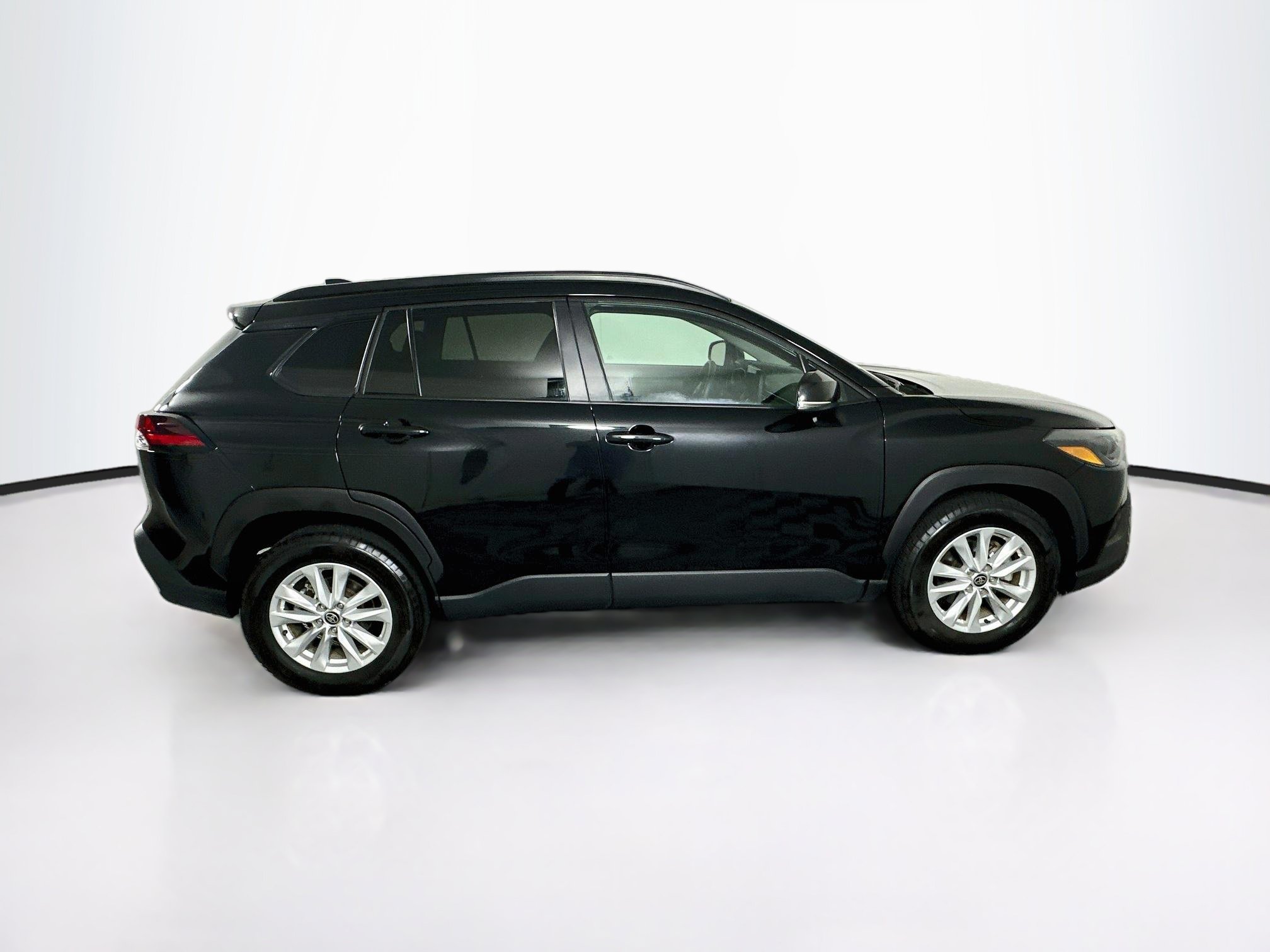 Used 2026 Toyota Corolla Cross LE FWD image 10