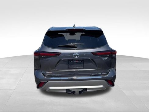 Used 2024 Toyota Highlander Platinum AWD/4WD image 5