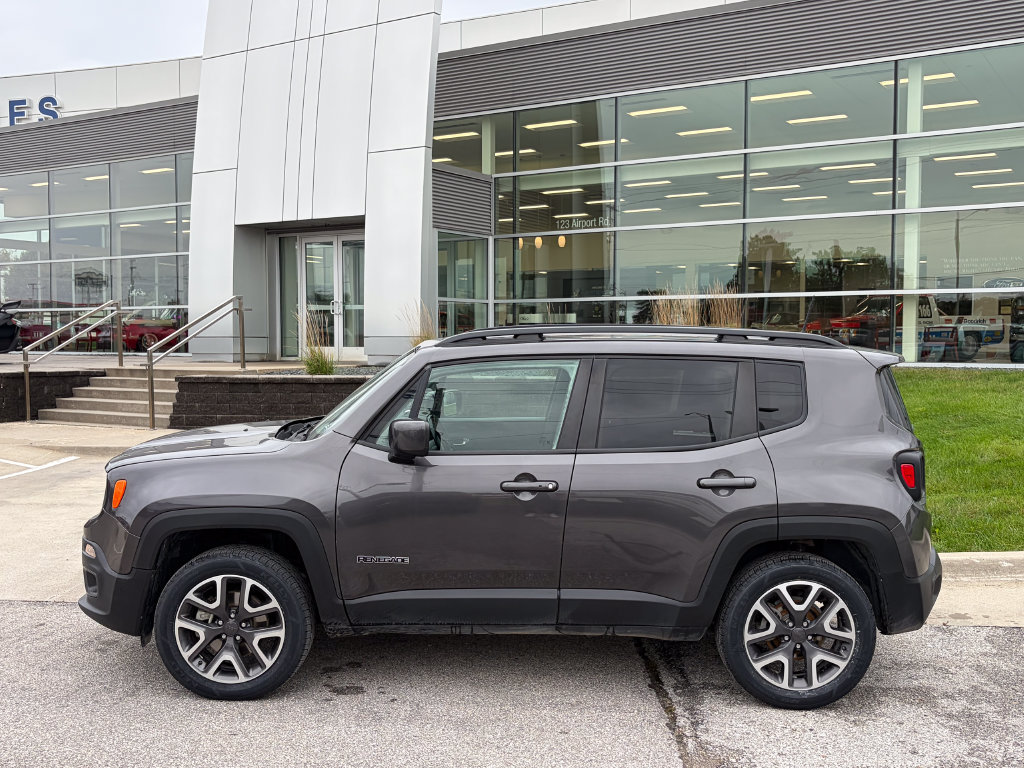 Used 2018 Jeep Renegade Latitude w/ Cold Weather Group AWD/4WD image 3