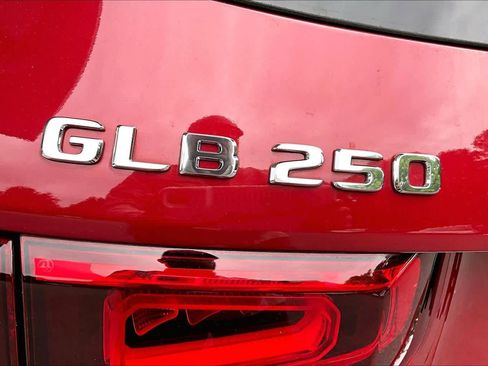 Used 2022 Mercedes-Benz GLB 250 image 10