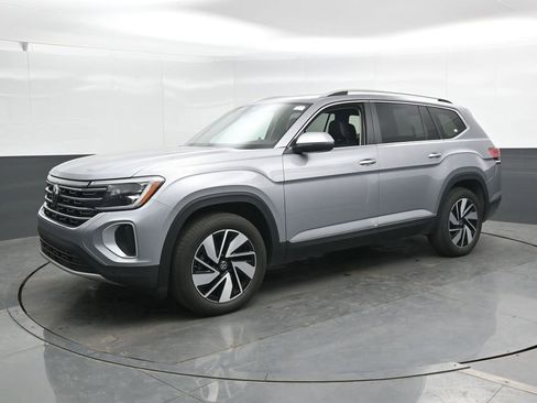 Used 2025 Volkswagen Atlas SEL AWD/4WD image 8
