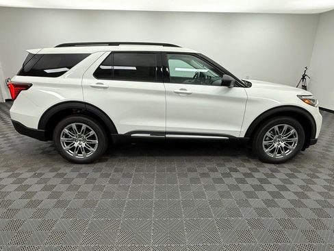 New 2025 Ford Explorer Active w/ Active Comfort Package image 13