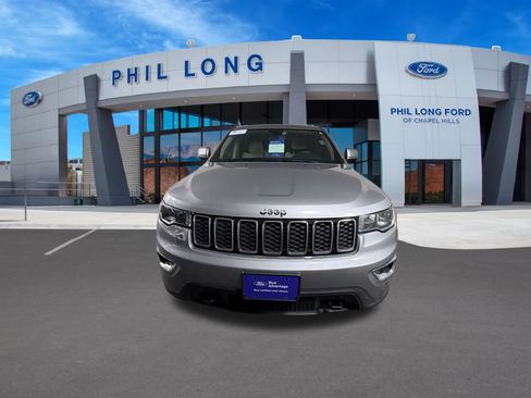 Used 2019 Jeep Grand Cherokee Laredo AWD/4WD image 8