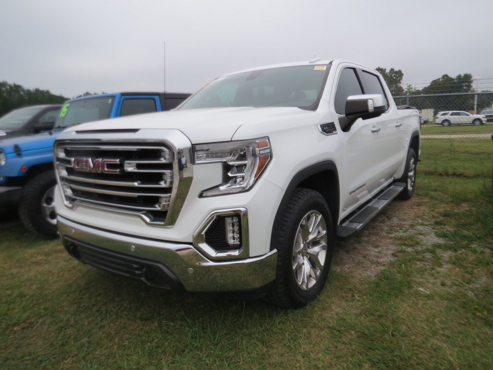 Used 2021 GMC Sierra 1500 SLT w/ SLT Premium Plus Package AWD/4WD image 2
