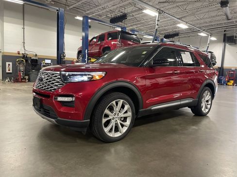 Used 2022 Ford Explorer Platinum w/ Equipment Group 601A image 3