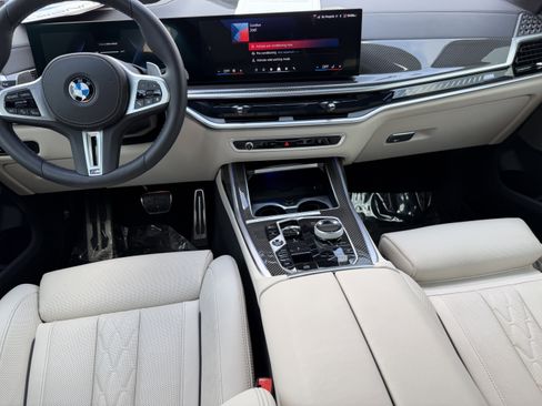 Used 2025 BMW X7 M60i image 15