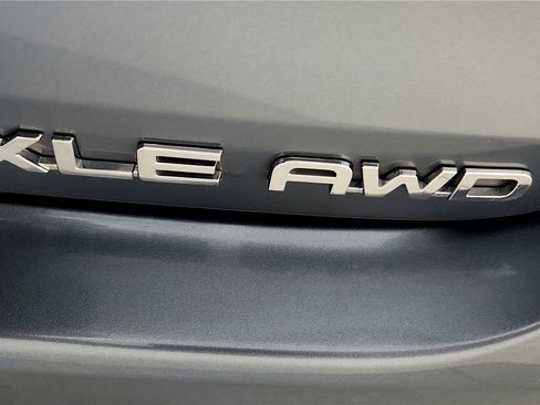 Certified 2021 Toyota Highlander XLE image 48